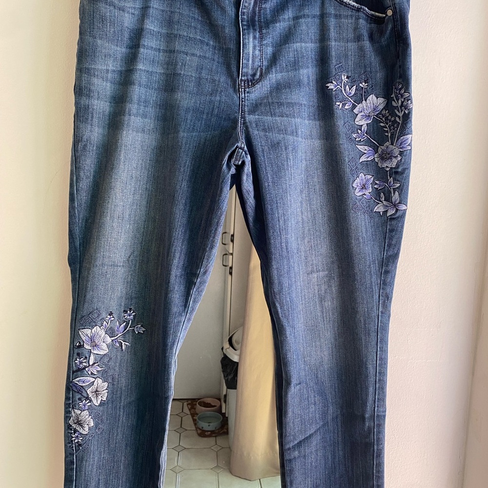 Vera Wang Simply Vera 20W Skinny Mid Rise Floral stitching Jeans